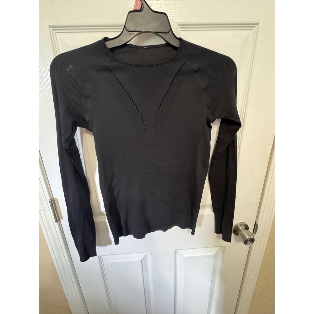 Lululemon long sleeve size 4